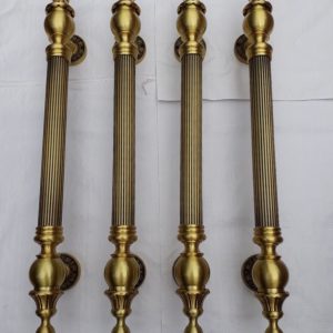Tay nắm cửa đồng vàng