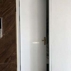 Cửa đi 1 cánh huỳnh H10 màu trắng